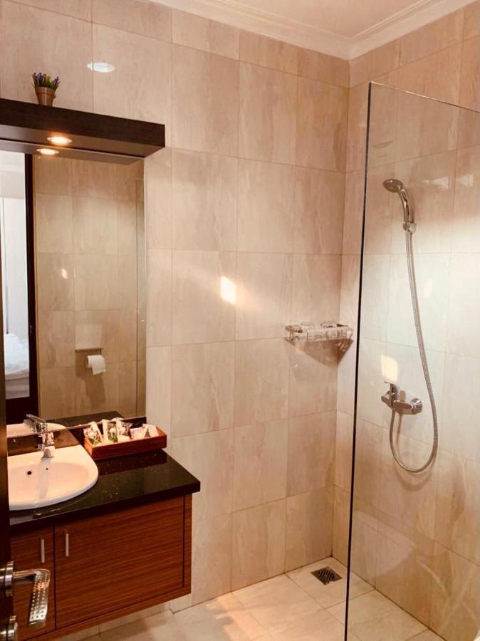 Platinum Setrasari Guest House 5Br Private Pool Bandung Exteriör bild